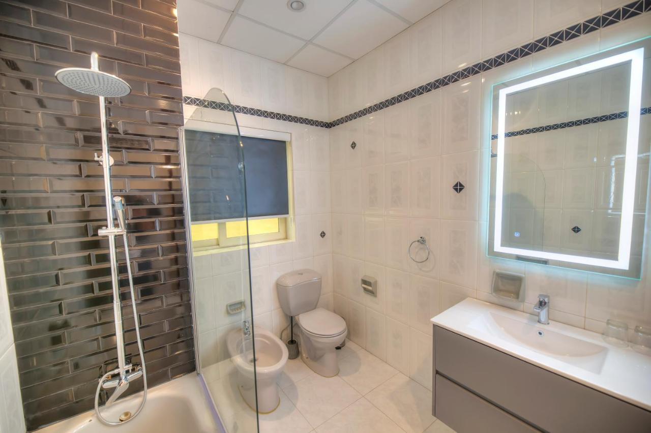 Beautifully Furnished Seafront 4 Bedrooms Goslm-4 Sliema Exteriör bild