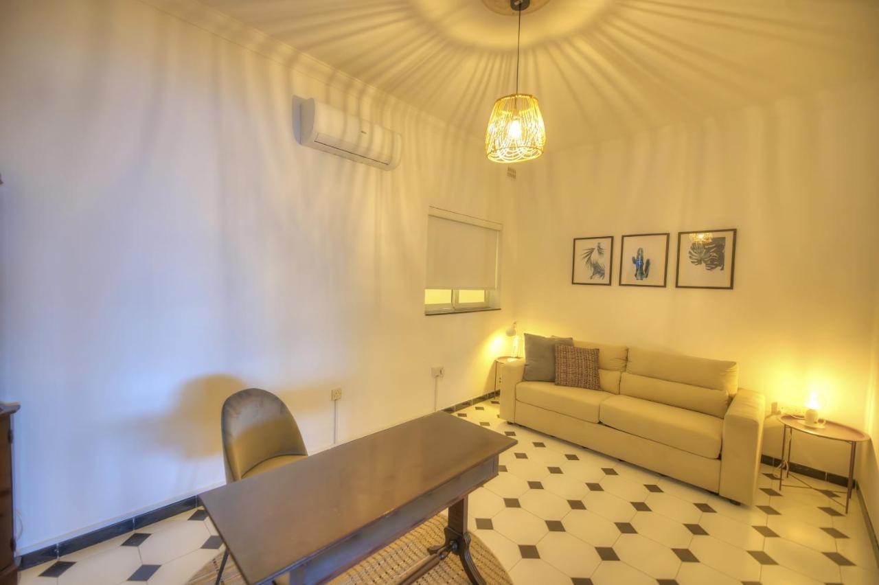 Beautifully Furnished Seafront 4 Bedrooms Goslm-4 Sliema Exteriör bild