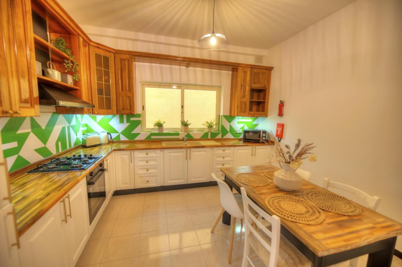 Beautifully Furnished Seafront 4 Bedrooms Goslm-4 Sliema Exteriör bild