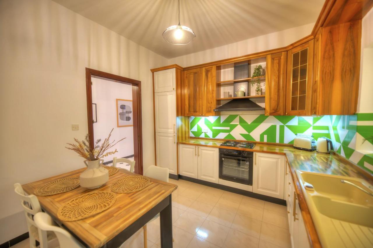 Beautifully Furnished Seafront 4 Bedrooms Goslm-4 Sliema Exteriör bild